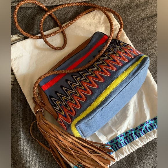 EUC🔥AUTHENTIC TORY BURCH linen/braided leather zip top crossbody with tassels - Picture 12 of 14